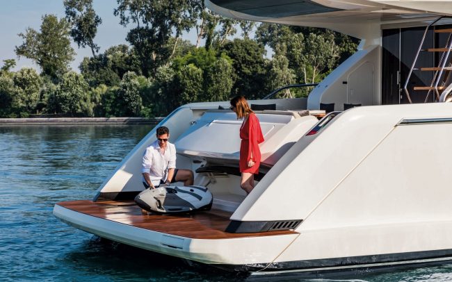 Ferretti Yachts 670 cruising