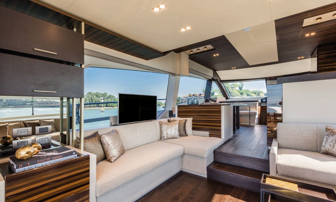 Ferretti Yachts 670 main deck