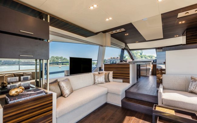Ferretti Yachts 670 main deck