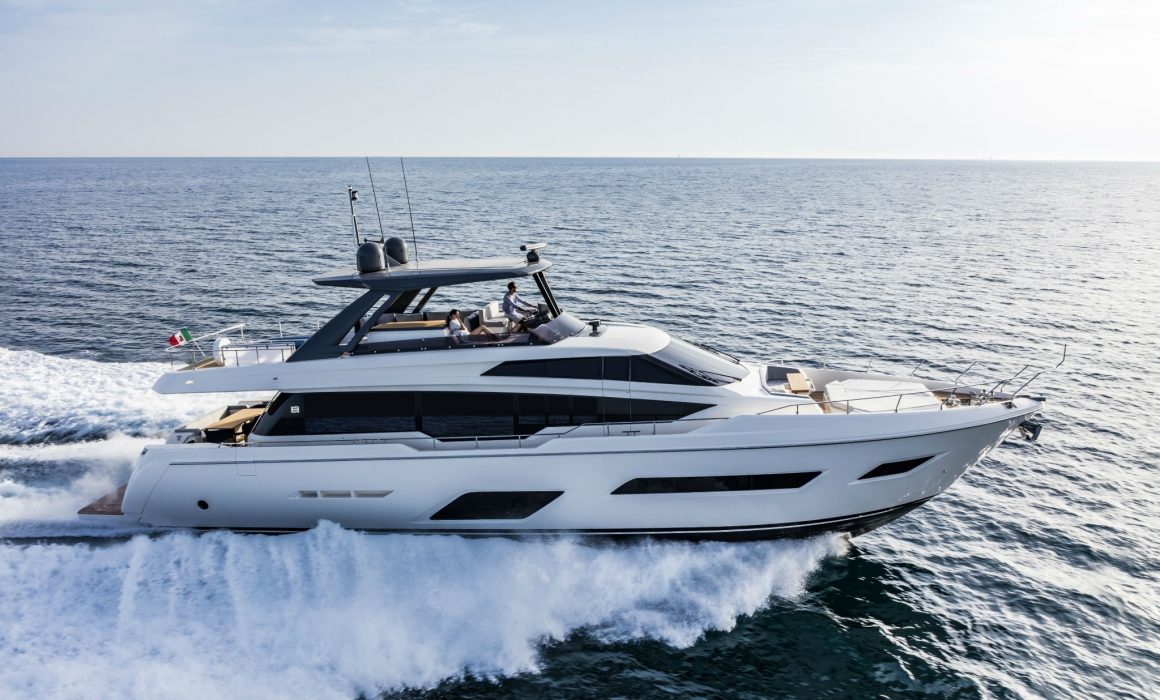 Ferretti Yachts 780 cruising