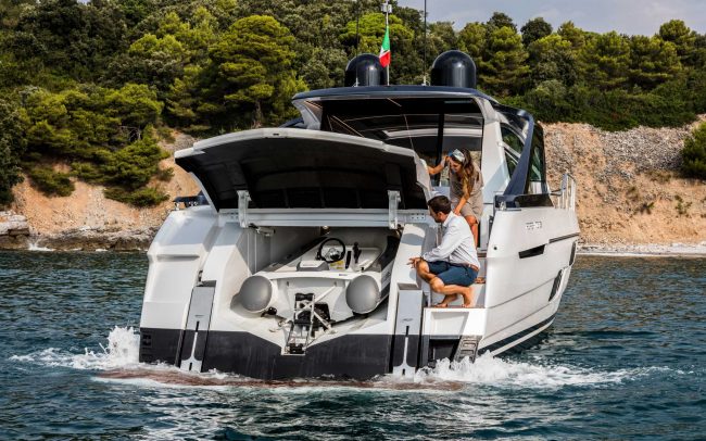 Pershing 5x cruising