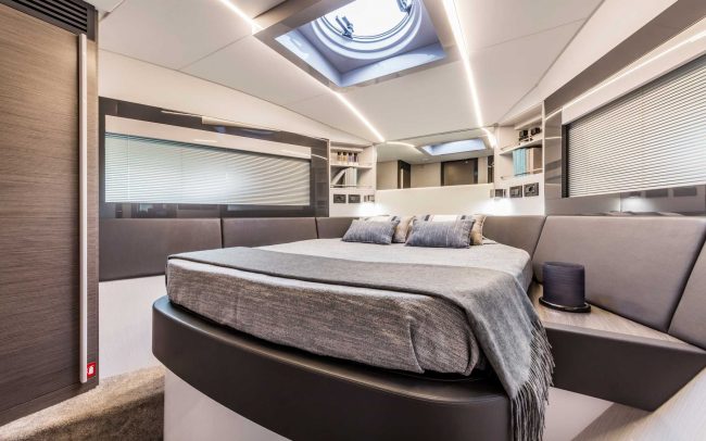 Pershing 5x lower deck