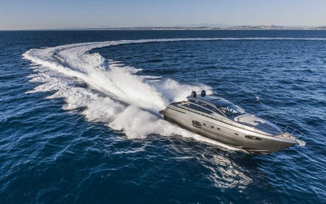 Pershing 62 cruising