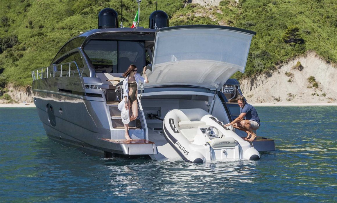 Pershing 62 sun deck