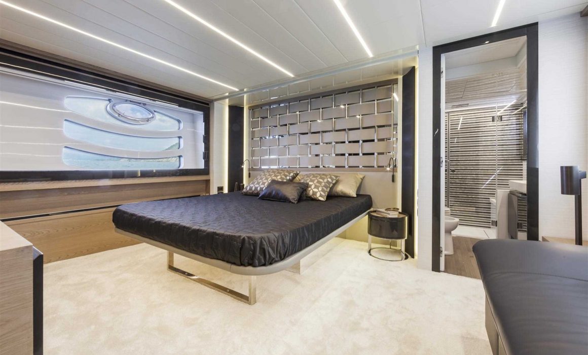 Pershing 70 lower deck