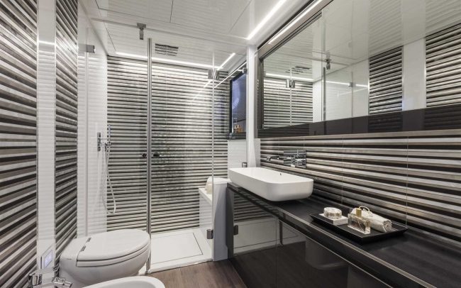 Pershing 70 lower deck