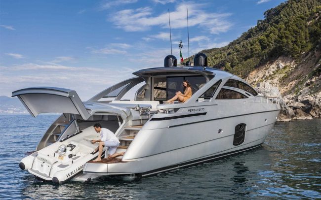 Pershing 70 sun deck