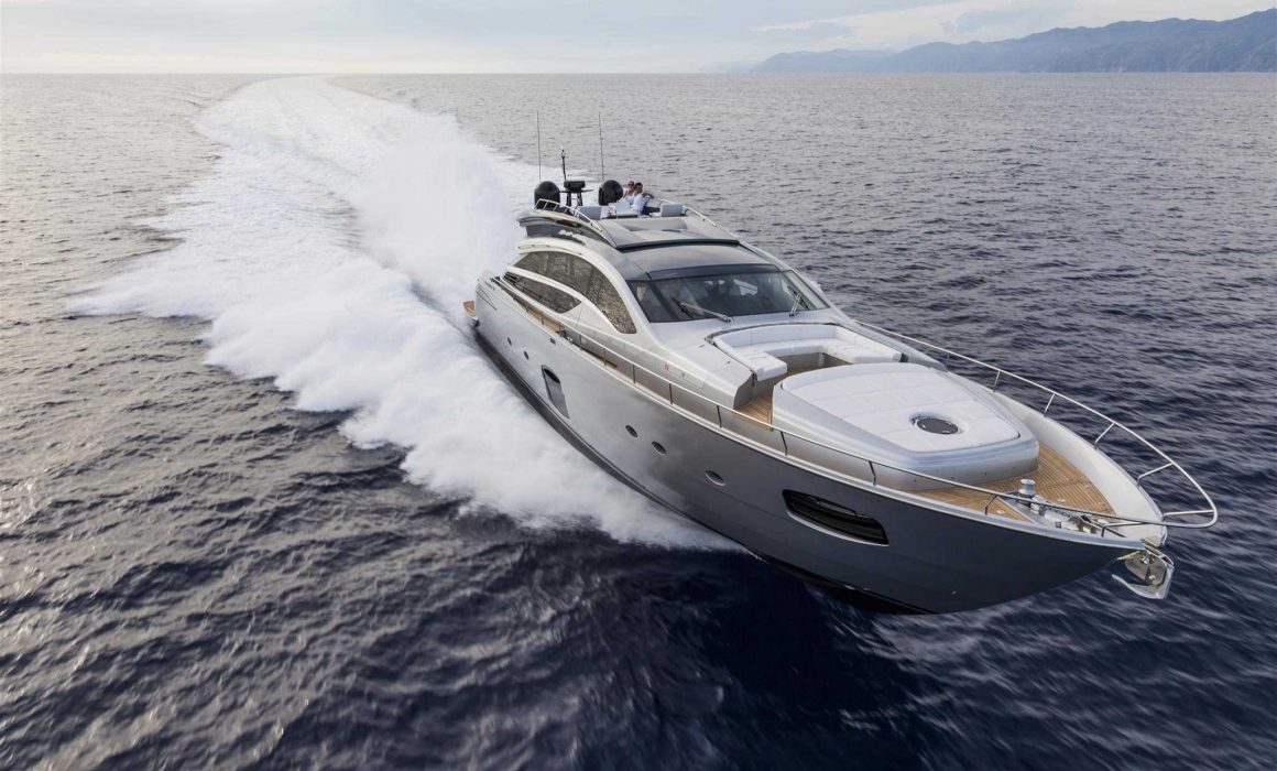 Pershing 82 cruising