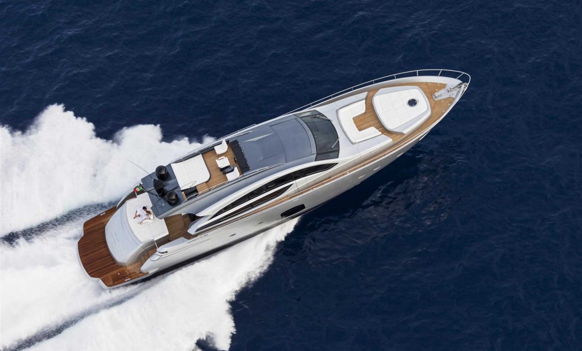 Pershing 82 cruising