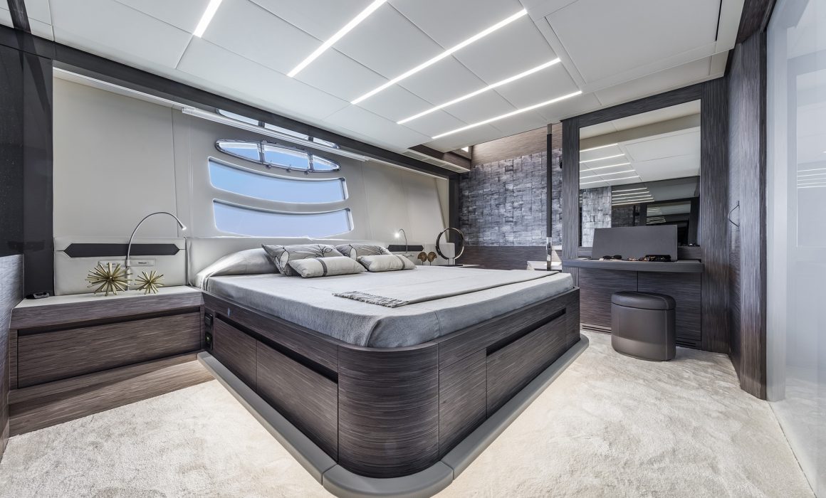 Pershing 82 cruising