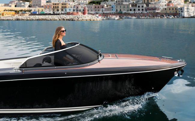 Riva Iseo cruising