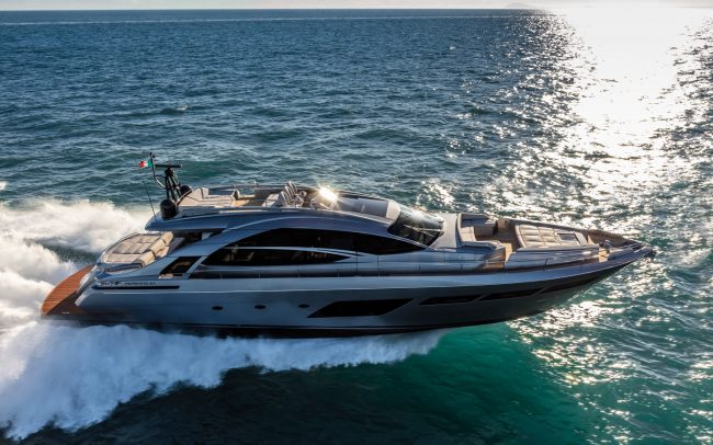 Pershing 8x cruising