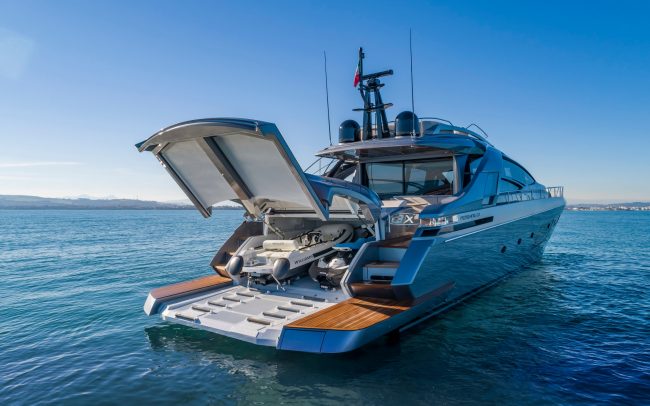 Pershing 8x cruising