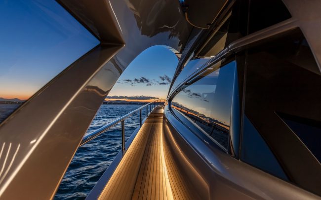 Pershing 8x cruising