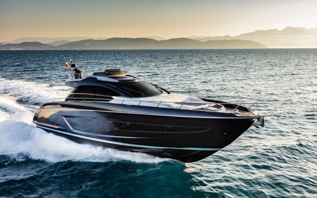 Riva 66' Ribelle cruising
