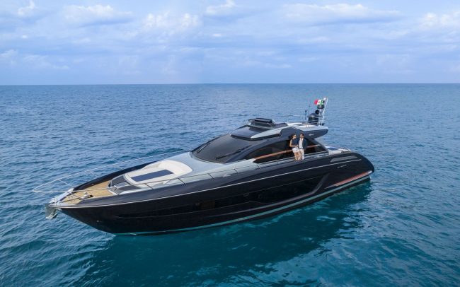 Riva 66' Ribelle cruising