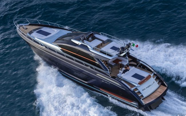 Riva 66' Ribelle cruising