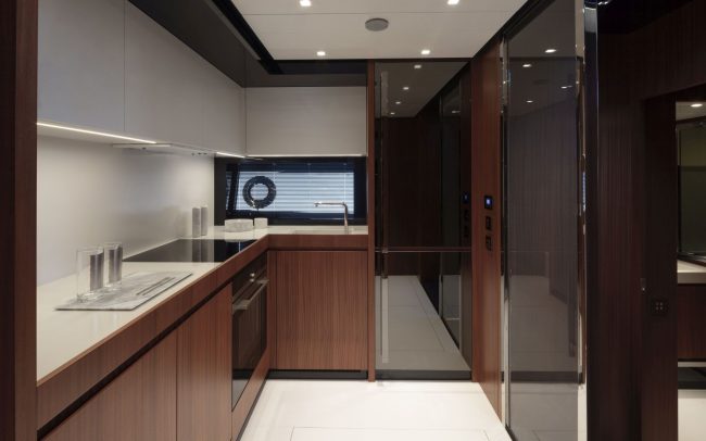 Riva 66' Ribelle lower deck