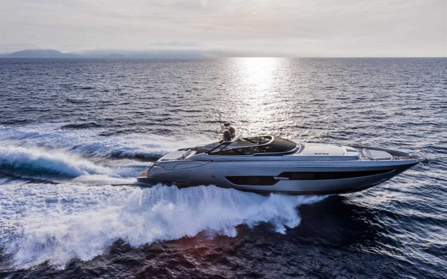 Riva 88' Florida cruising