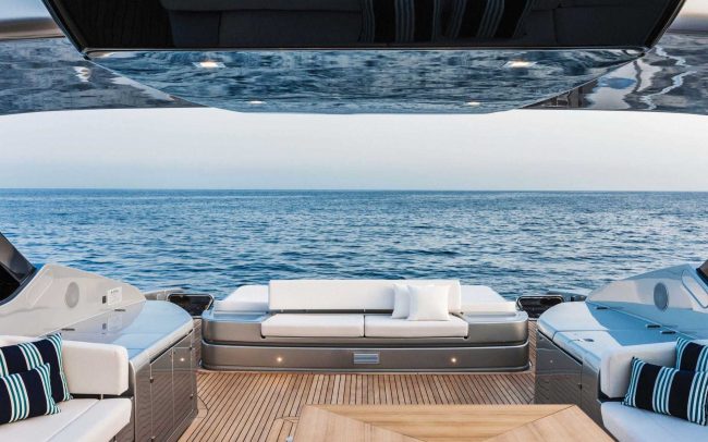 Riva 88' Florida sun deck